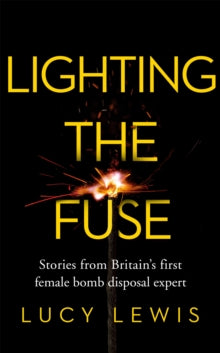 Lighting the Fuse: Stories from Britain's first female bomb disposal expert - Lucy Lewis (Paperback) 04-08-2022 