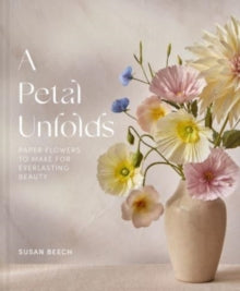A Petal Unfolds - Susan Beech (Hardback) 07-04-2022 